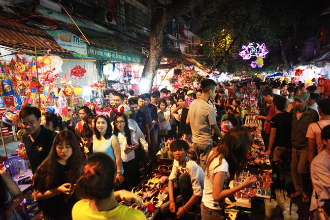 Chợ đêm phố cổ ở Hà Nội