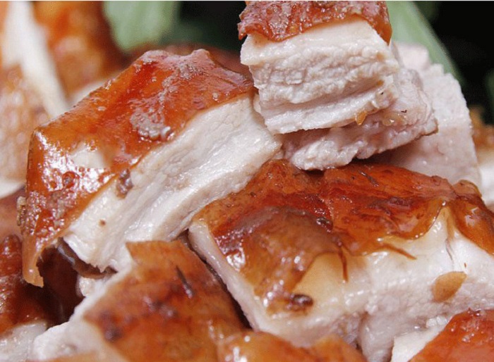 Lạng Sơn có đặc sản thịt lợn quay lá mắc mật nổi tiếng